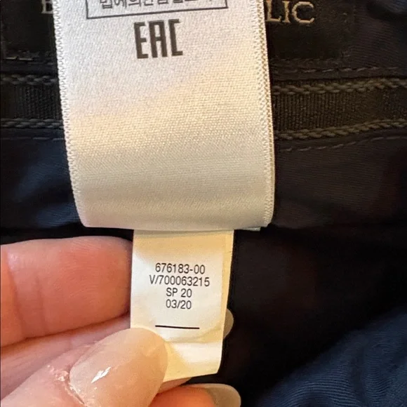 Banana Republic Men’s pants 29 X 30 Slim Fit Like new My sons. Navy - Picture 4 of 8